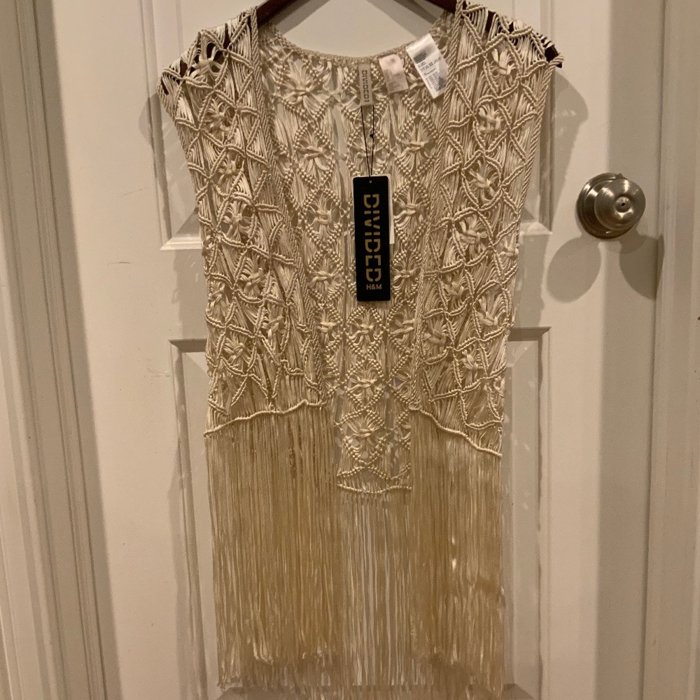 BRAND NEW W/TAGS, SUPER CUTE TOP FROM H&M
